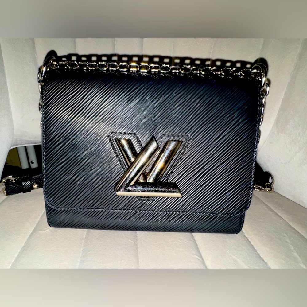Louis Vuitton Twist MM black/silver (Used)